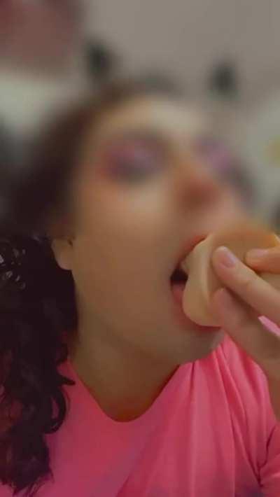 Wanna come let a girly boy take care of daddy’s cock?😋