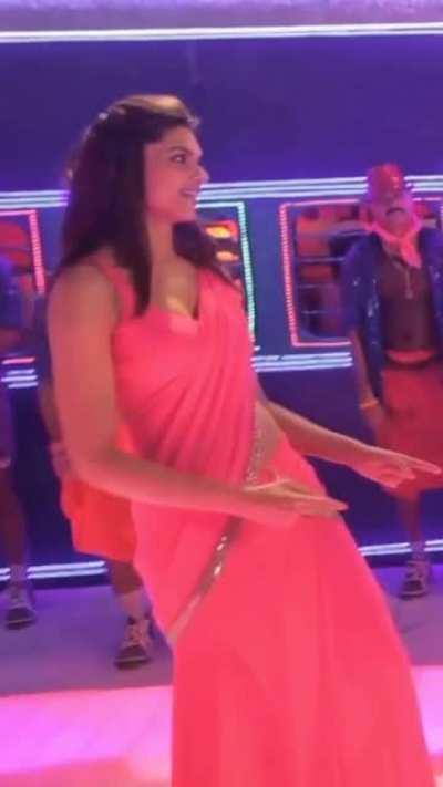 Deepika Padukone looking extremely extremely fuckable here. Her hip folds, navel, body, expression fuck💦🔥🔥🔥🔥🔥.... How would you fuck her. Share your thoughts