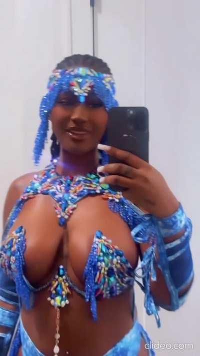 I didn't know she had tits like this 