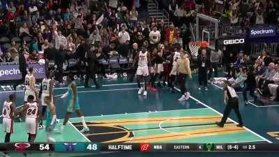 [Highlight] Jimmy Butler pulls it from near half-court to beat the 2Q buzzer