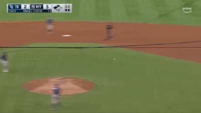 [Highlight] Stanton carries the broken bat handle all the way through 1st base...