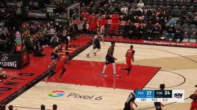 [Highlight] Pascal Siakam crosses Niang and makes the left handed layup