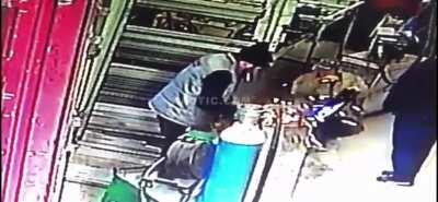 This Guy smoking maybe his last dart was not giving a fuck that he’s welding on a flammable steel drum