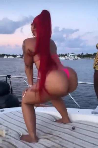 Can Somebody Tribute Ari 😈