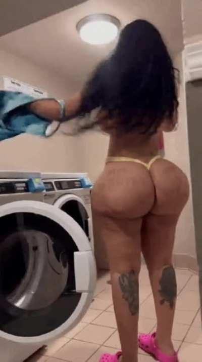 big ass landry 🧺🍑👀