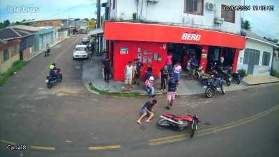 Man gets his head scalped after motorcycle collision in Manacapuru, Brazil