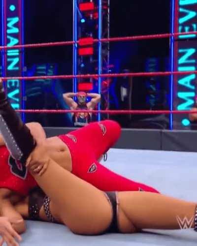 Peyton is pinned. Just another day on the job.🤩🤩