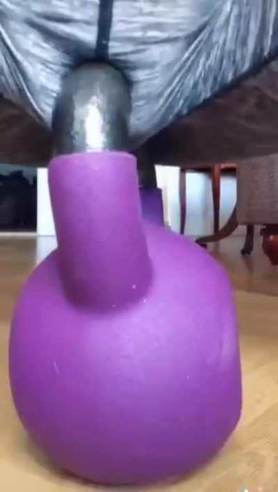 Такая и в узел завязать сможет