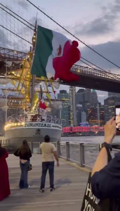 Massive ship with Mexican flags just hit the Brooklyn Bridge