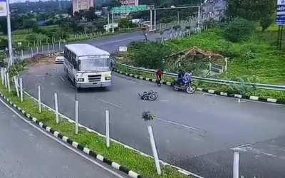 Idiot gets too close to bus in a turn, almost gets rolled over
