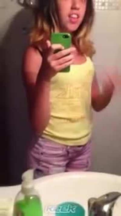 Jel zna itko gdje je Antonija danas i koji iPhone ima?