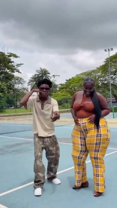 those massive thighs 😩 [Adepa]