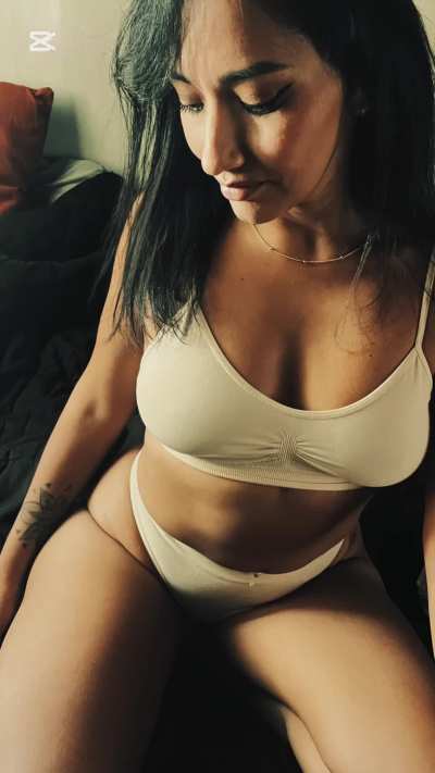 Who what to play with me 😏😏💦