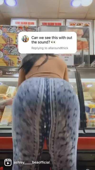 Her ass is ridiculously big, Claps hella loud, and wiggles alot! you should get intune with shorty 😈