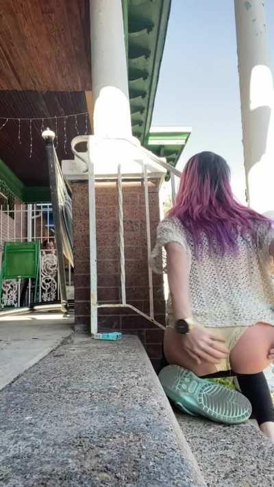 Flashing my pussy while my neighbors have a meeting 😈