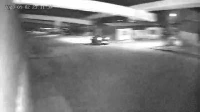 Hitmen opened fire on a house in Alex, Johannesburg, one of them forgot to throw his grenade. Crime is getting crazy here.