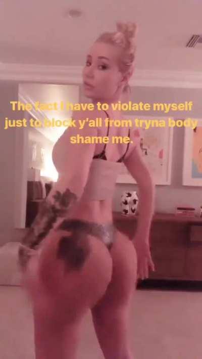 Iggy Azalea shaking her fatty