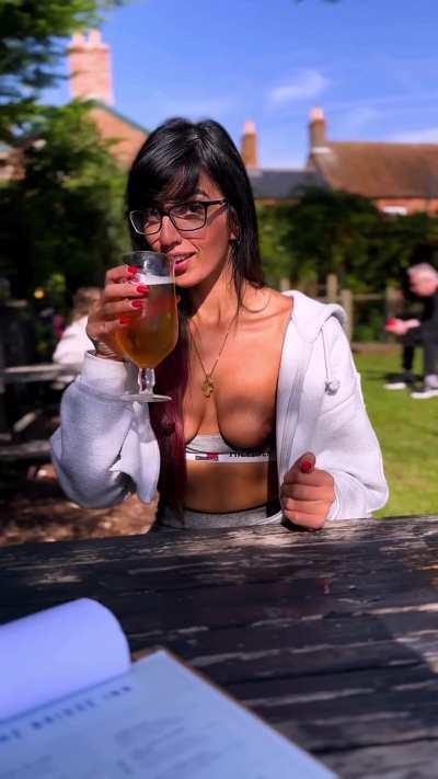 POV: You've taken your favourite Pakistani girl to the beer garden 🍻🇵🇰