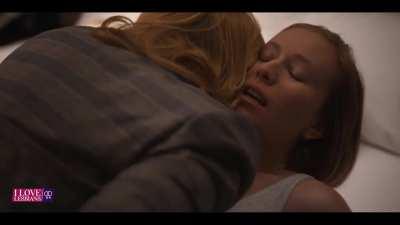 Hannah Einbinder (28) & Christina Hendricks (48) - 