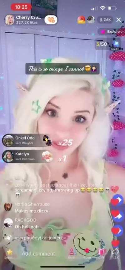 om um um...hotdog yumm, but no spicy 🌶!