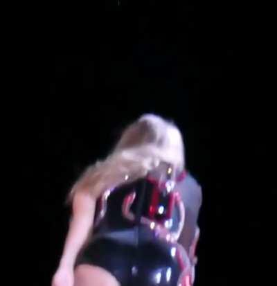 I worship her ass sooo fucking much. I am down so bad for her. I want to leave my face buried in her ass for days and feel is bouncing on my cock as I leave it red with my hand marks