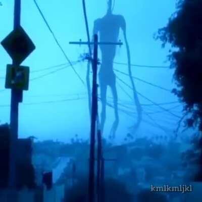 CEHAPELİ SİRENHEAD TÜRKÇE EZAN OKUYOR