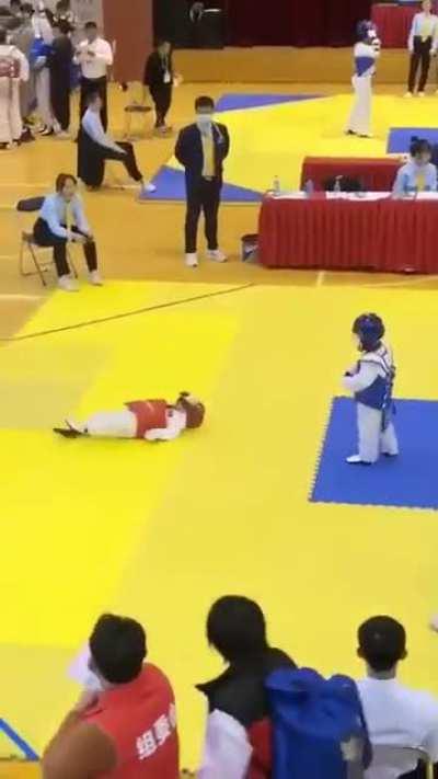 ChIld mUrdeRs aNoThEr ChiLd wItH dEaDlY kIcK...