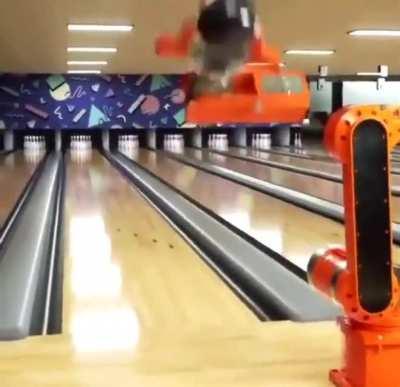 Ravindra Jadeja hitting stumps for run out from boundary