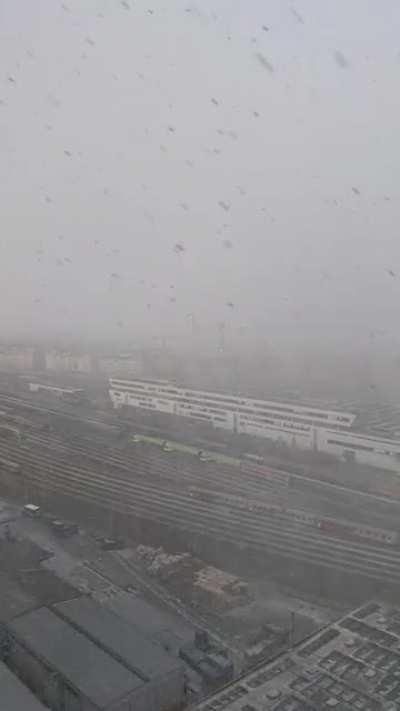 Capturing the blizzard moving across Vienna