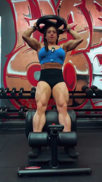 Carolyne Marquez- Sissy Squats