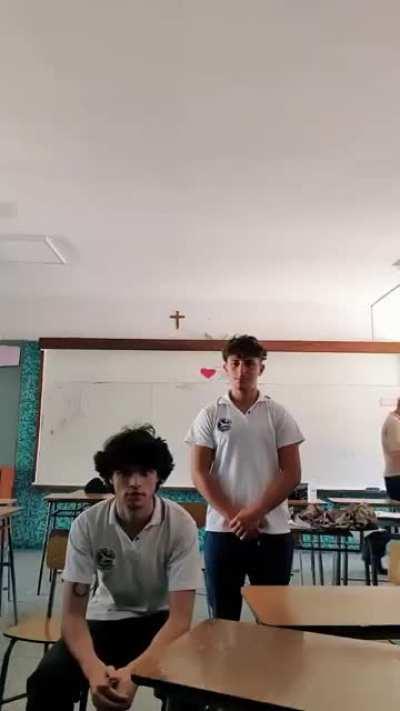 Hasta el profe se va xd