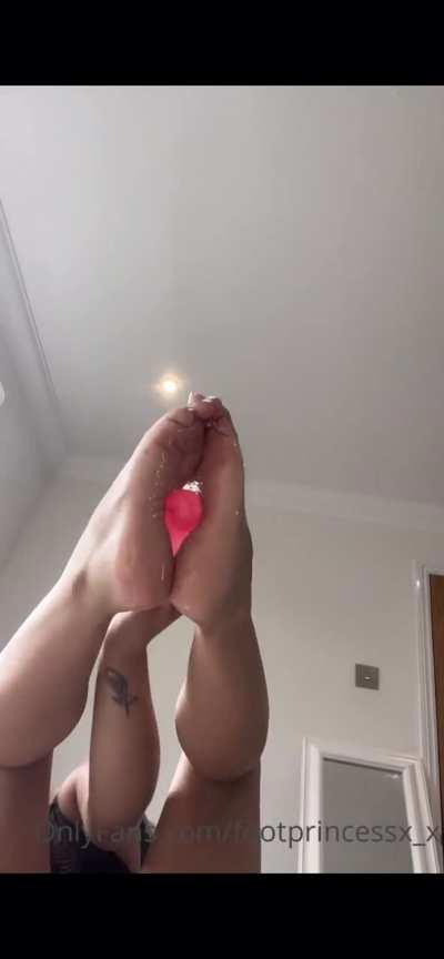 🤍toes & soles