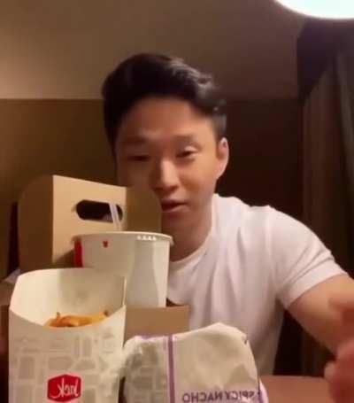 let try the crispy chicken sandwich