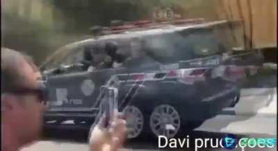 É meme tá pessoal.