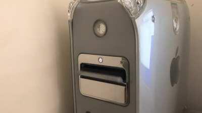 DID YOU KNOW: Apple’s PowerMac lineup was so premium, there are first-class, private jet style features such as automatically retractable espresso cup holders? They have always been so ahead of the times. And that speaker above? Set to the right frequen