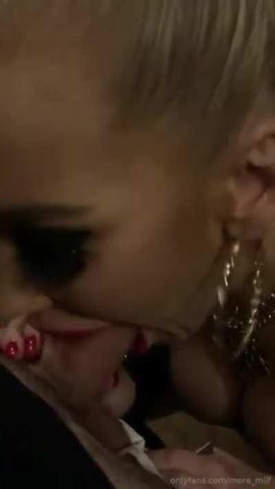 Bimbo milf cocksucker