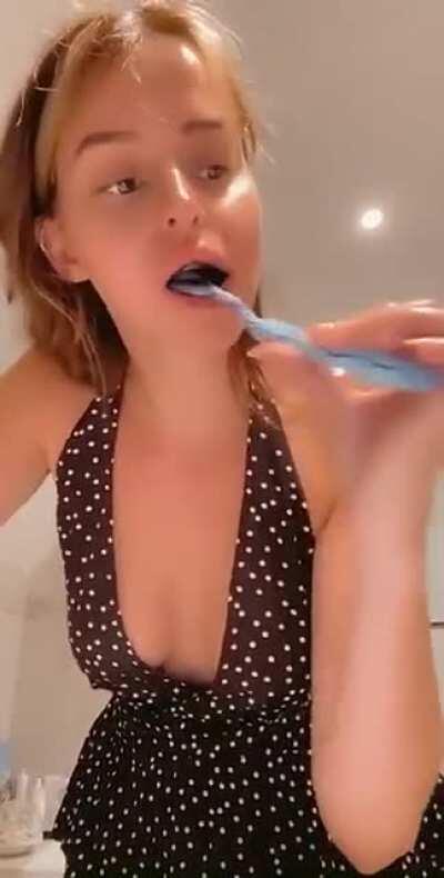 Teeth Cleaning Jiggle
