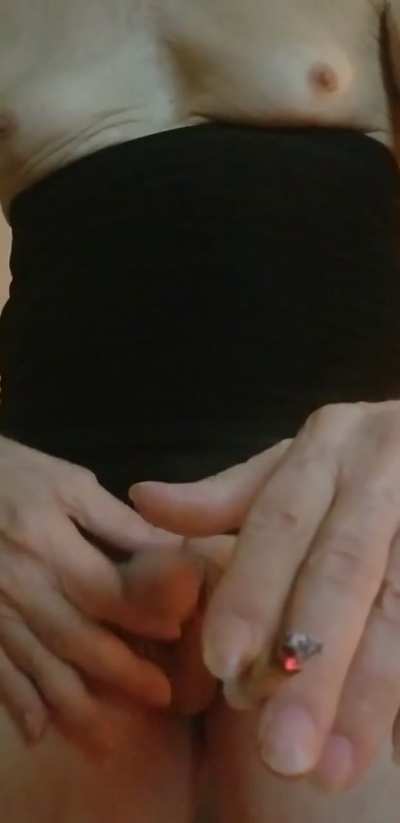 I took off my bra to show my cute little tits 😎😝