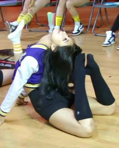 Tzuyu - Cheer up, flexible