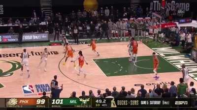 [Highlight] The pivotal stretch in Game 4: The Bucks turn a tie into a 103-99 lead