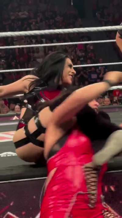 Stephanie Vaquer ringside view