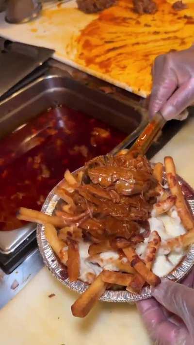 Who’s craving these birria fries!!!🤤🤤