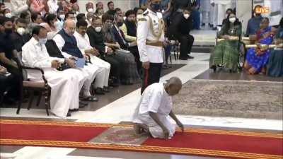 125 year old Yoga guru Swami Sivanada receiving Padma shri(an Indian Civilian award) from President of India.
