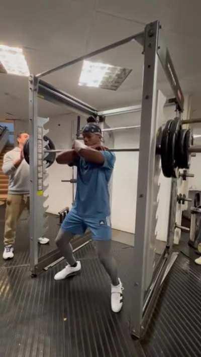 KSI not even hitting half reps on his front squat and posted it on twitter with the caption of 