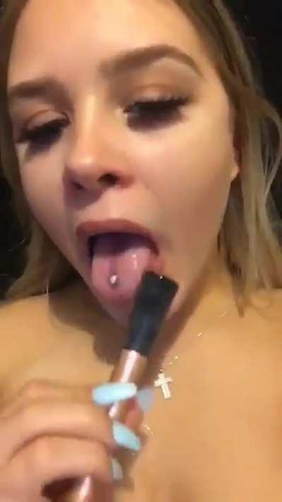 22 [F4M] [ Snapchat ] [griffinky09]Press the up arrow and I'll send an instant nude. Always in the mood for s*xting👍