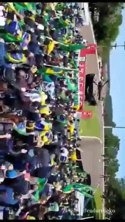 Bolsonaro supporters from Santa Catarina doing the nazi salute while asking for military intervention