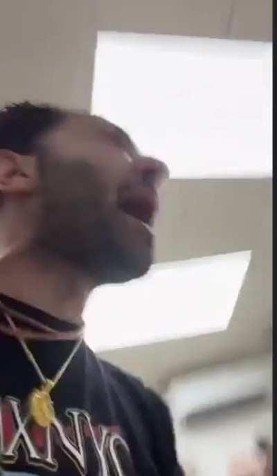 Gold suppliers screw business owner