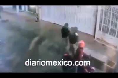 Tu novio el que te protege😂