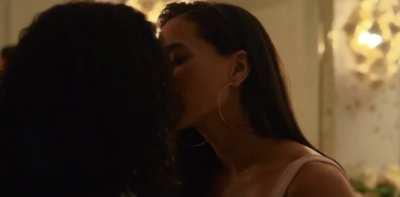 Gugu Mbatha-Raw & Brittany Mitchell (Surface - s01e04 Scene#02)