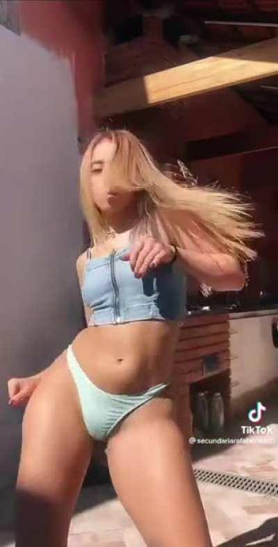 (secunduriarafabermach) loves showing off her biggest talent